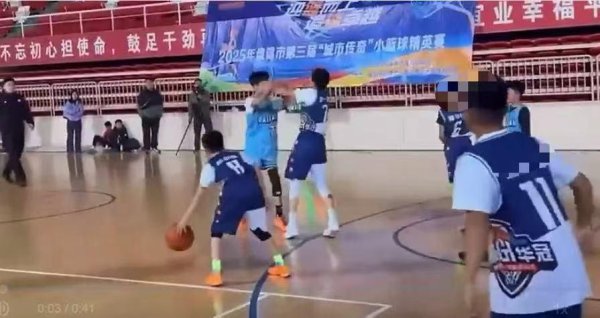 惠盈财富 小球员比赛时推搡，引发众家长冲进场内发生冲突，辽宁盘锦回应：警方已处理